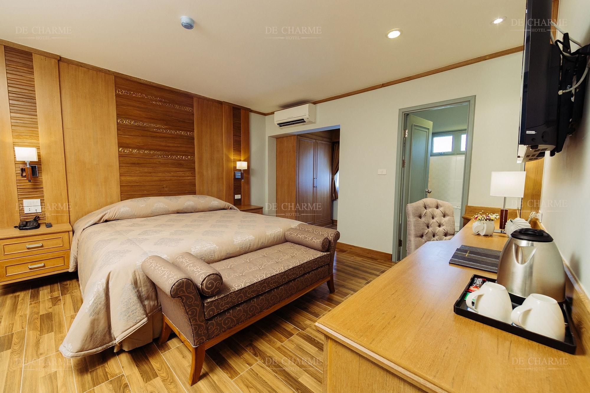 Decharme Hotel