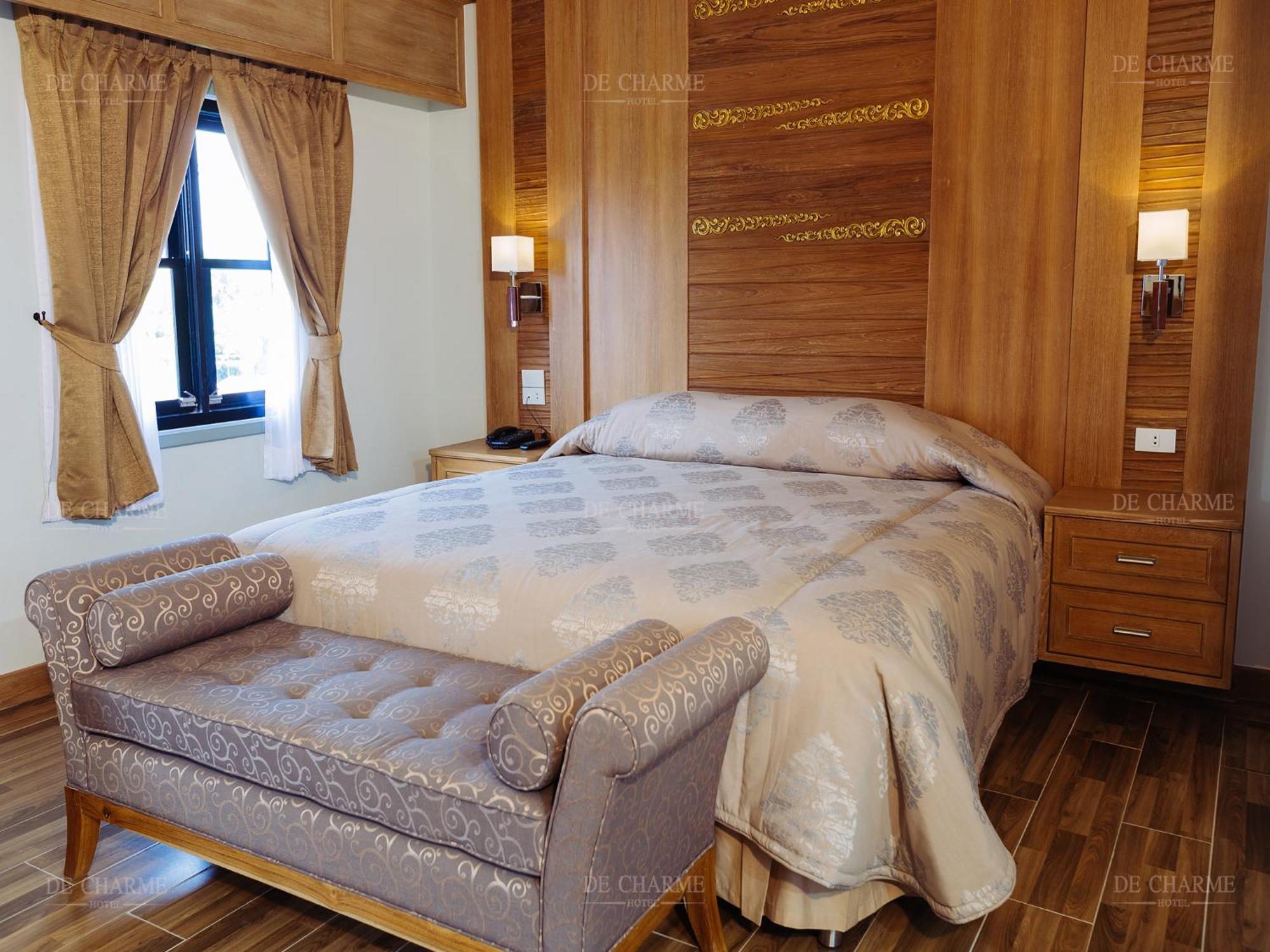 Decharme Hotel