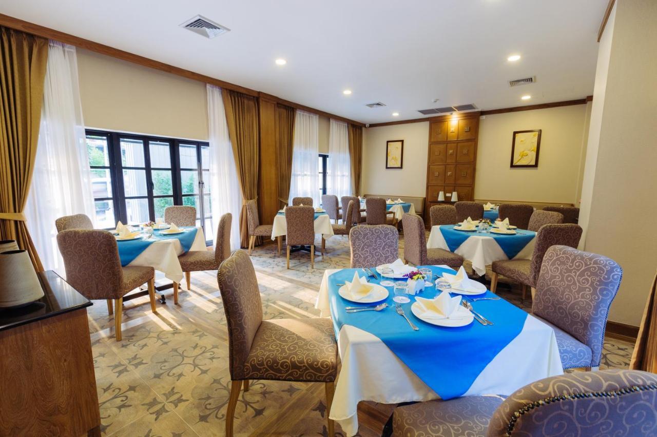 Decharme Hotel