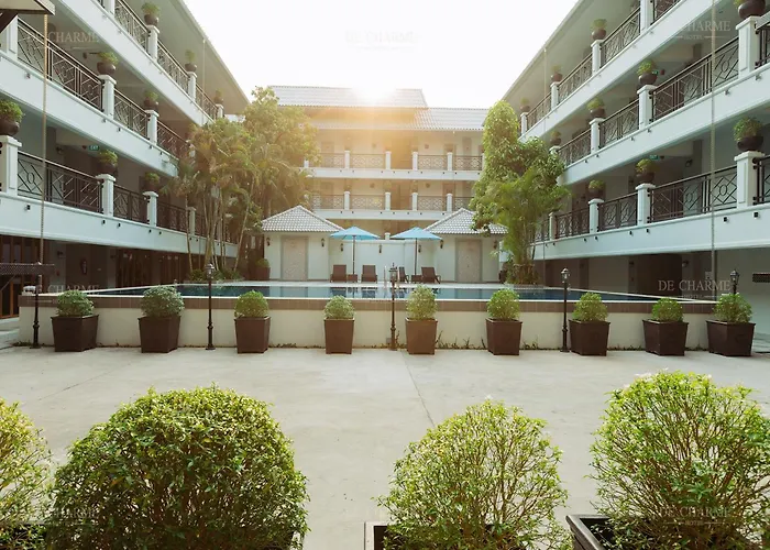 Decharme Hotel