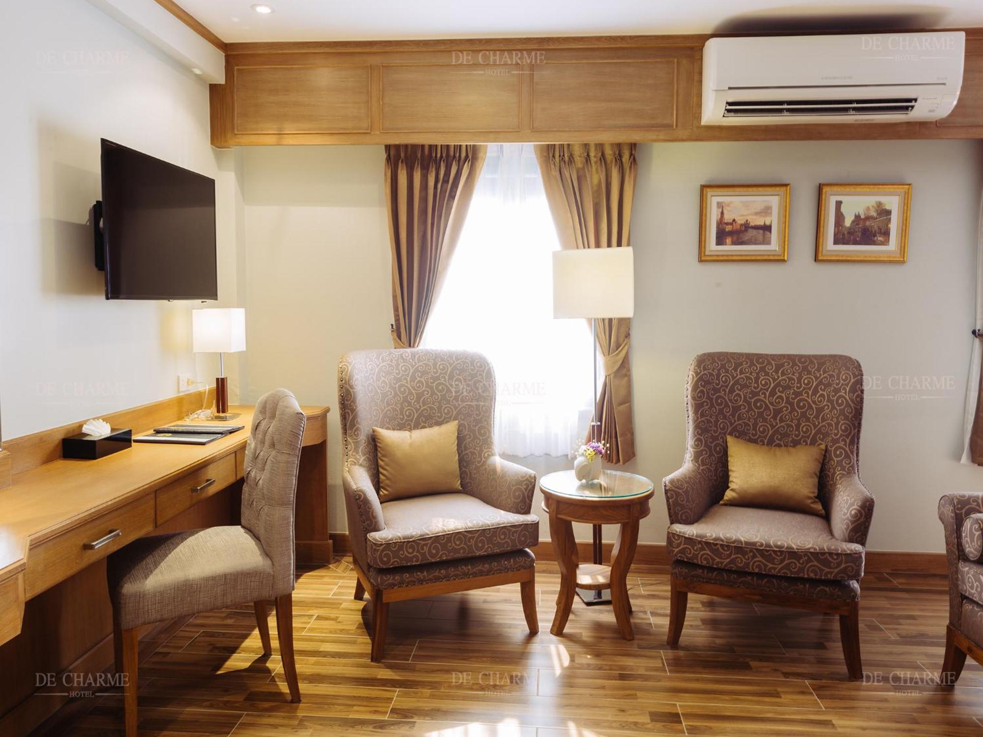 Decharme Hotel